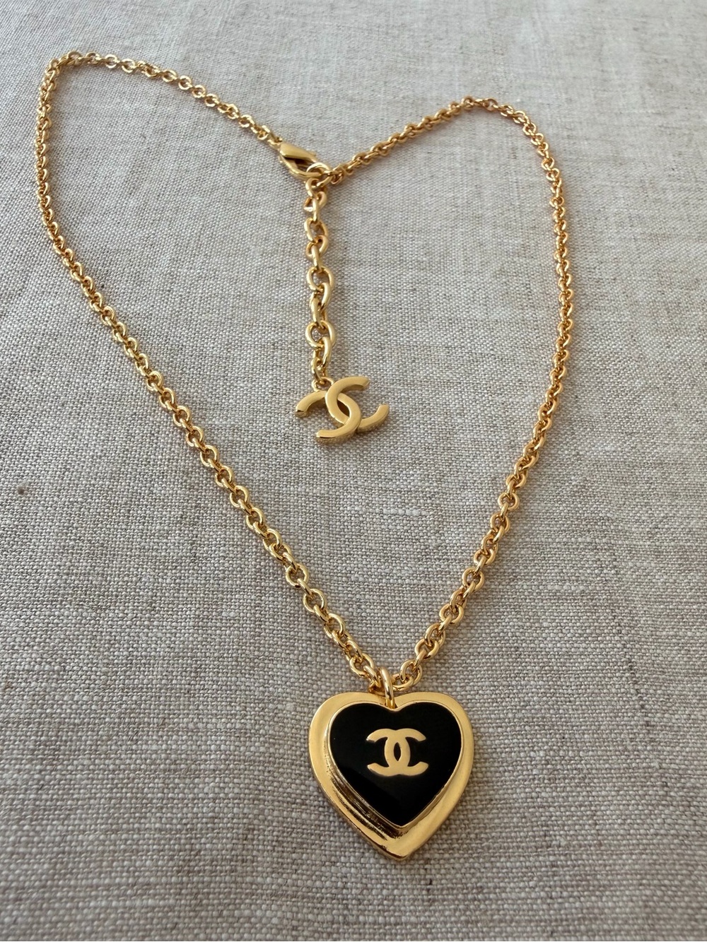 🖤CHANEL Gold-Tone Necklace with Black Heart CC Pendant✨